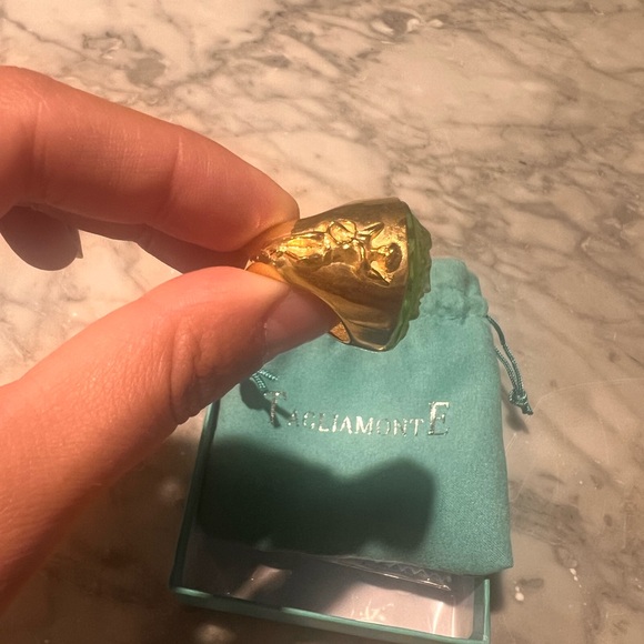 New in box Tagliamonte cameo ring size 7 - Picture 4 of 5